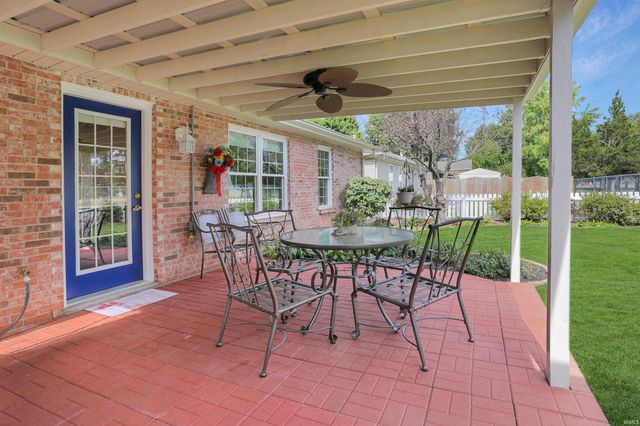 1726 Seasons Ridge Boulevard, Evansville, IN 47715