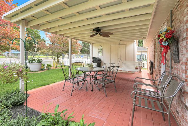 1726 Seasons Ridge Boulevard, Evansville, IN 47715