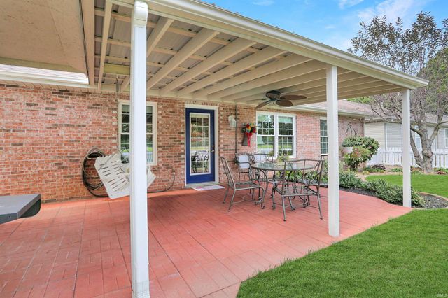 1726 Seasons Ridge Boulevard, Evansville, IN 47715