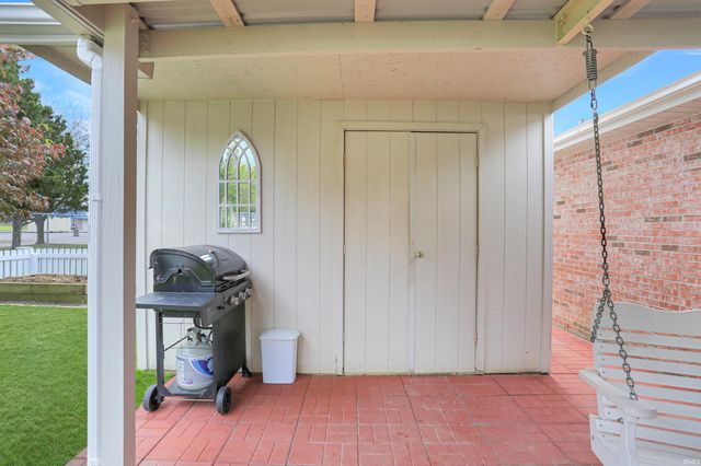 1726 Seasons Ridge Boulevard, Evansville, IN 47715