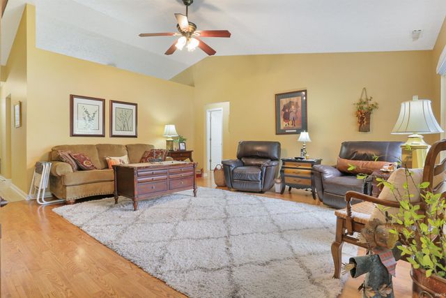 1726 Seasons Ridge Boulevard, Evansville, IN 47715