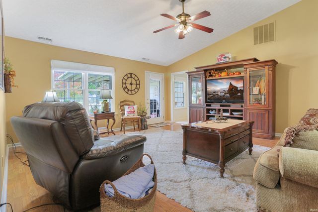 1726 Seasons Ridge Boulevard, Evansville, IN 47715