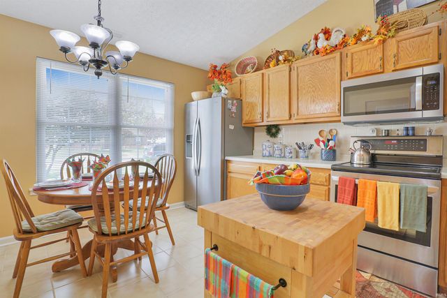 1726 Seasons Ridge Boulevard, Evansville, IN 47715