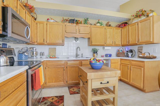 1726 Seasons Ridge Boulevard, Evansville, IN 47715