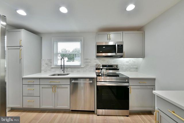 120 ORCHARD DR, Fallsington, PA 19054