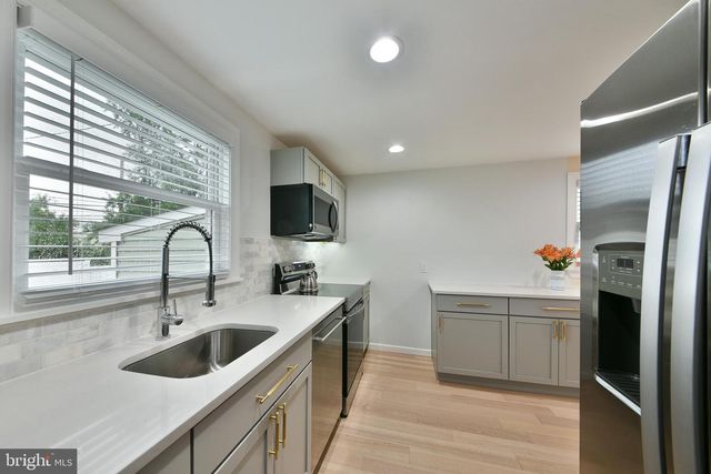 120 ORCHARD DR, Fallsington, PA 19054