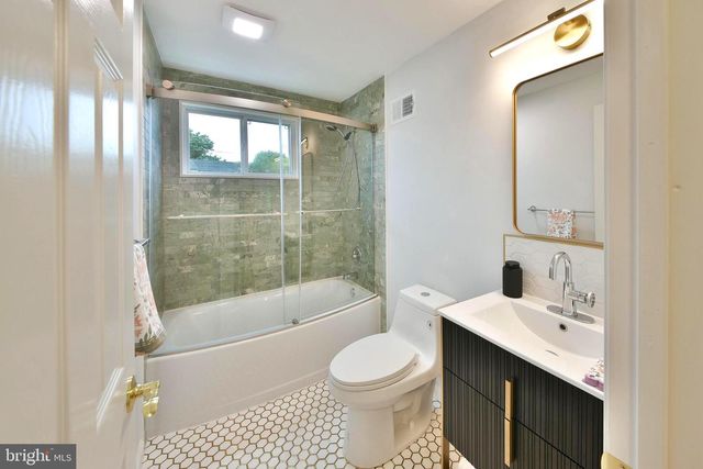 120 ORCHARD DR, Fallsington, PA 19054