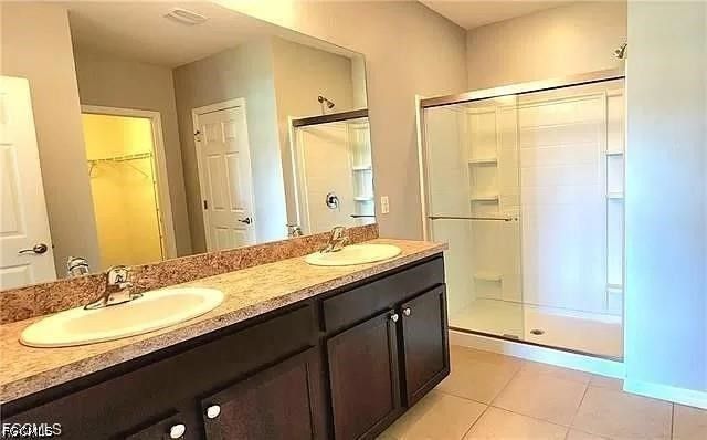2625 Manzilla LN, Cape Coral, FL 33909