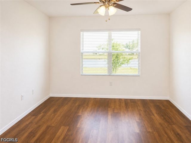 2625 Manzilla LN, Cape Coral, FL 33909