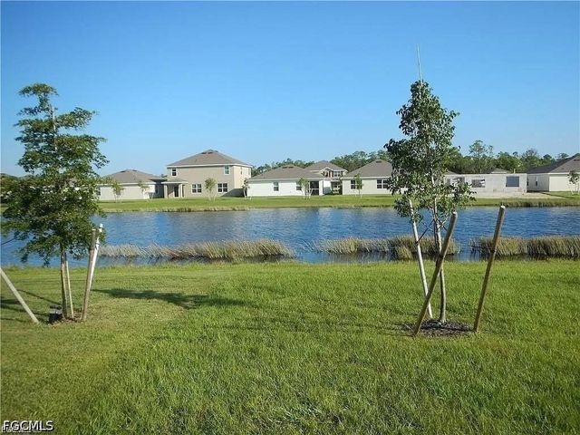 2625 Manzilla LN, Cape Coral, FL 33909