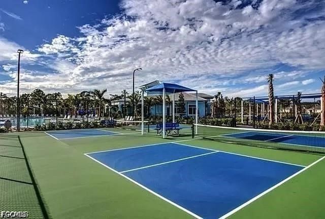 2625 Manzilla LN, Cape Coral, FL 33909