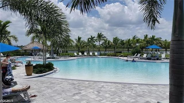 2625 Manzilla LN, Cape Coral, FL 33909