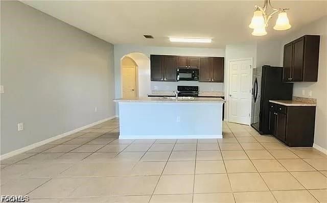 2625 Manzilla LN, Cape Coral, FL 33909