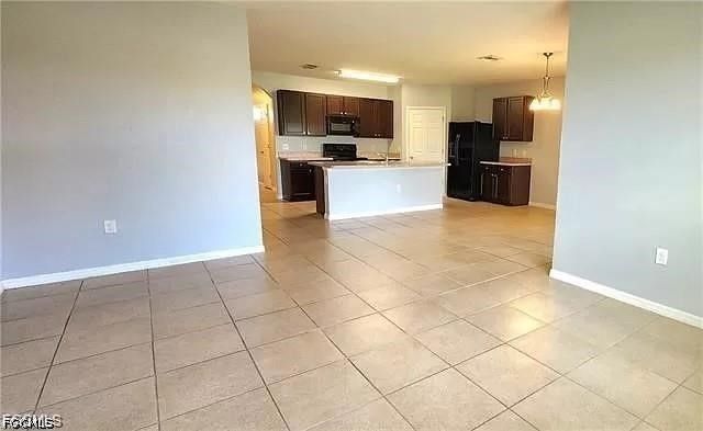 2625 Manzilla LN, Cape Coral, FL 33909
