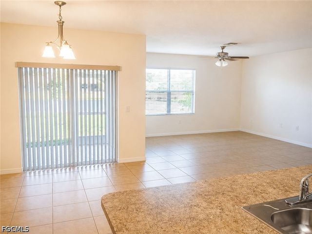 2625 Manzilla LN, Cape Coral, FL 33909