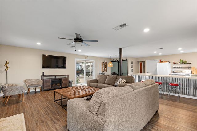 326 Moonshine Circle, Seymour, TX 76380