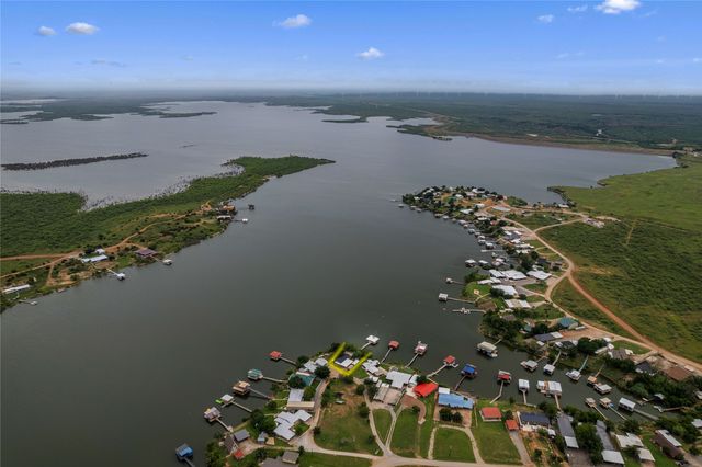 326 Moonshine Circle, Seymour, TX 76380