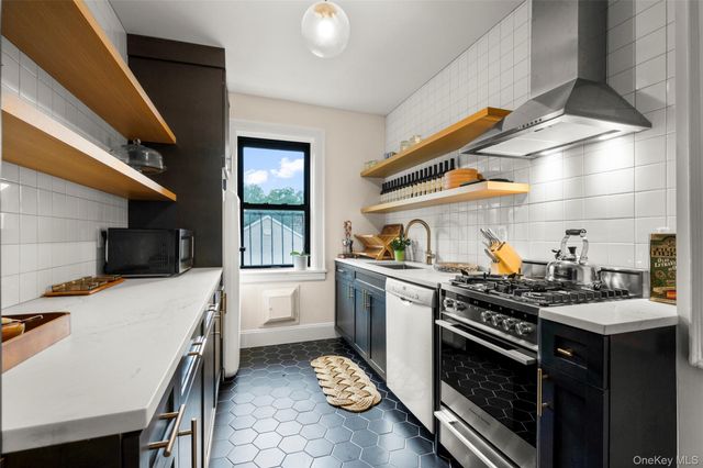 412 Munro Avenue 3F, Mamaroneck, NY 10543