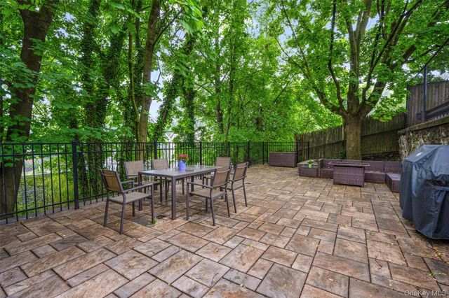 412 Munro Avenue 3F, Mamaroneck, NY 10543