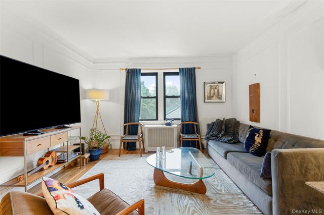 412 Munro Avenue 3F, Mamaroneck, NY 10543