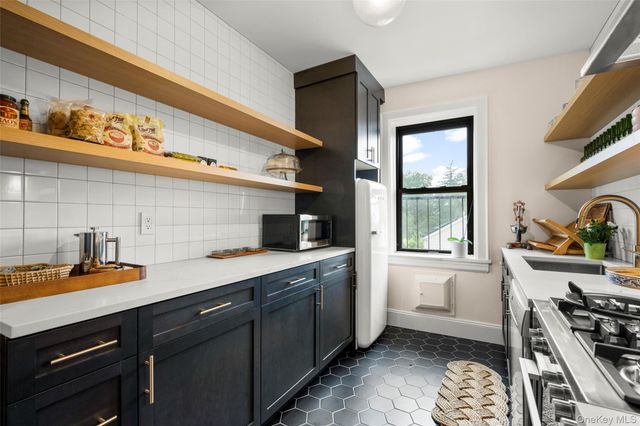 412 Munro Avenue 3F, Mamaroneck, NY 10543