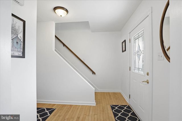 22 HILLCREST DR, Millersville, PA 17551