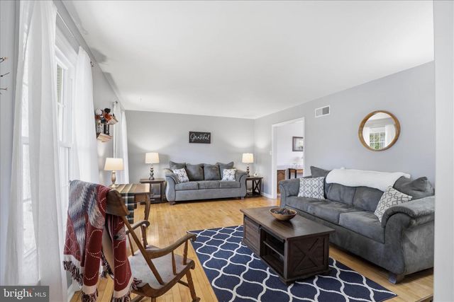 22 HILLCREST DR, Millersville, PA 17551