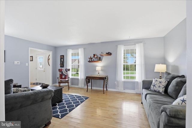 22 HILLCREST DR, Millersville, PA 17551