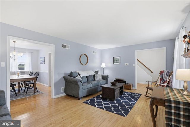 22 HILLCREST DR, Millersville, PA 17551