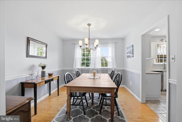 22 HILLCREST DR, Millersville, PA 17551