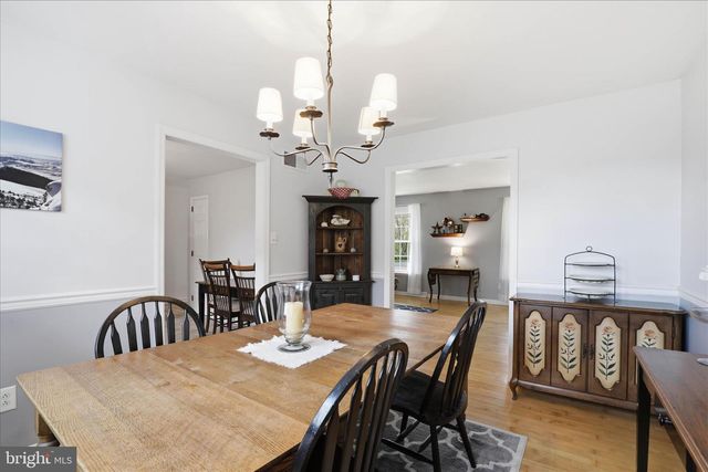 22 HILLCREST DR, Millersville, PA 17551