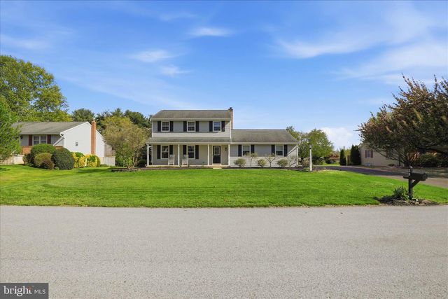 22 HILLCREST DR, Millersville, PA 17551