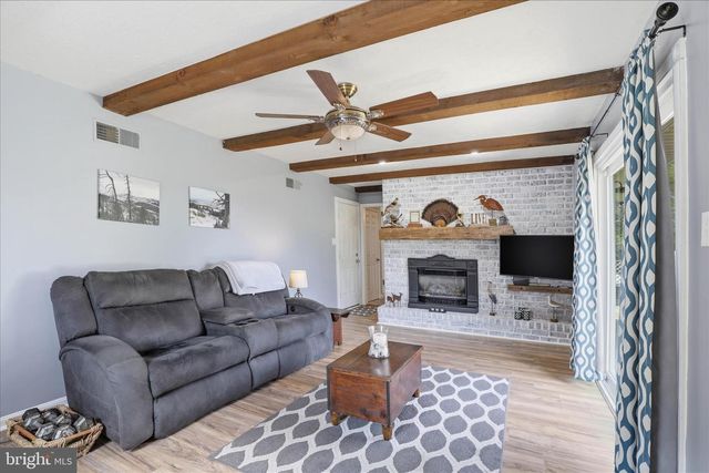 22 HILLCREST DR, Millersville, PA 17551