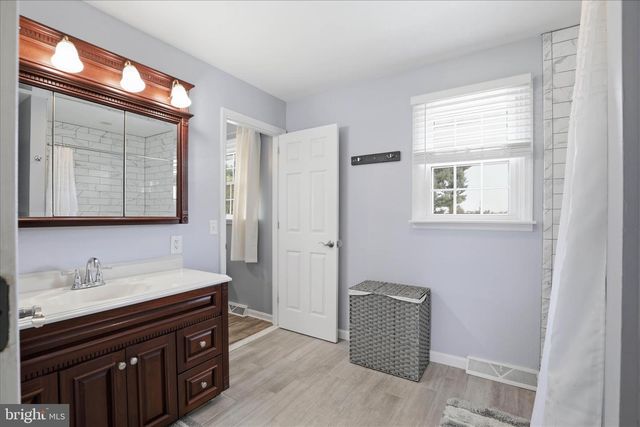 22 HILLCREST DR, Millersville, PA 17551