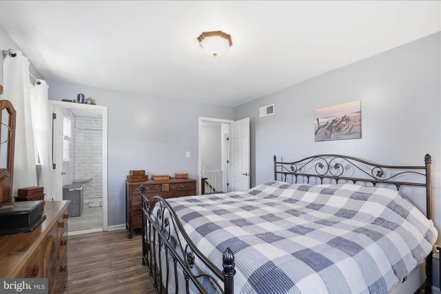 22 HILLCREST DR, Millersville, PA 17551