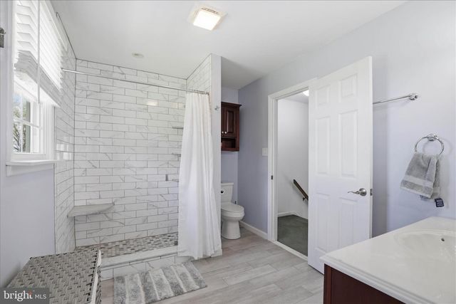 22 HILLCREST DR, Millersville, PA 17551