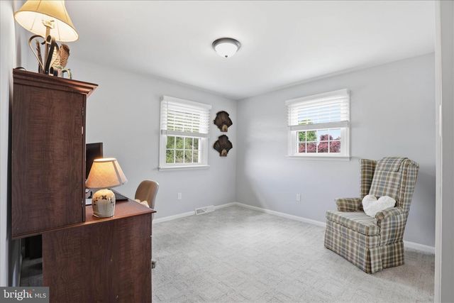 22 HILLCREST DR, Millersville, PA 17551