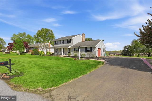 22 HILLCREST DR, Millersville, PA 17551