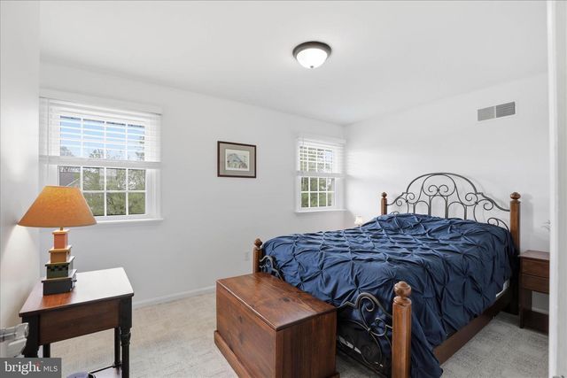 22 HILLCREST DR, Millersville, PA 17551