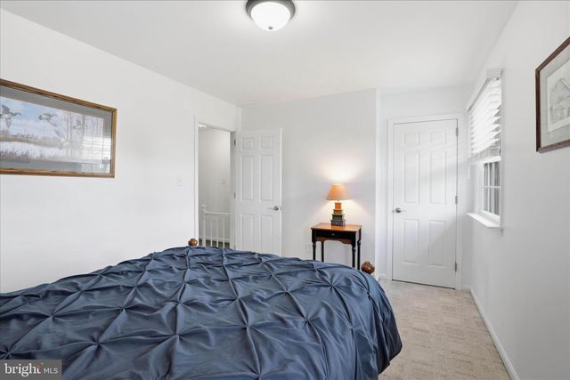 22 HILLCREST DR, Millersville, PA 17551