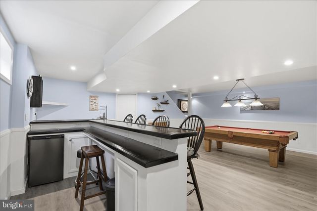 22 HILLCREST DR, Millersville, PA 17551