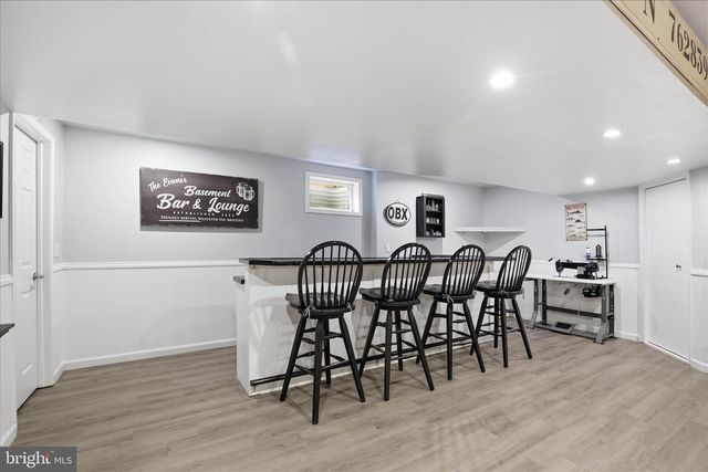 22 HILLCREST DR, Millersville, PA 17551