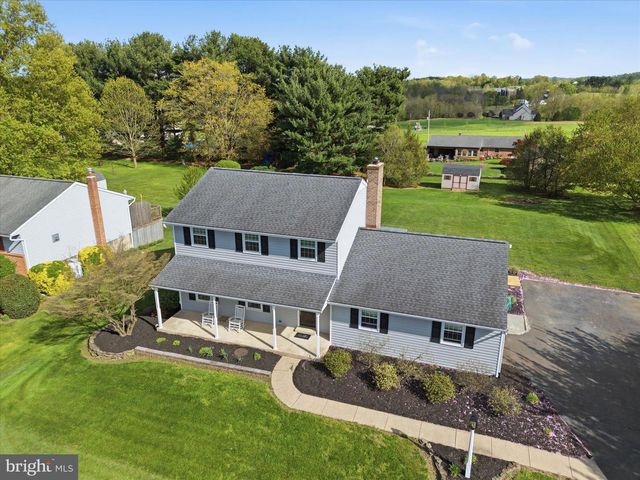 22 HILLCREST DR, Millersville, PA 17551