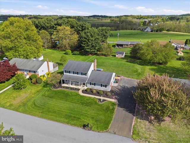 22 HILLCREST DR, Millersville, PA 17551
