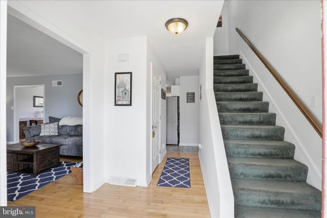 22 HILLCREST DR, Millersville, PA 17551