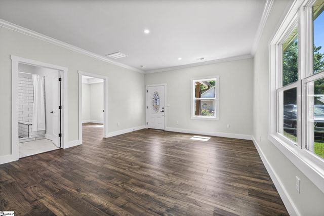 81 Palmetto Street, Clinton, SC 29325