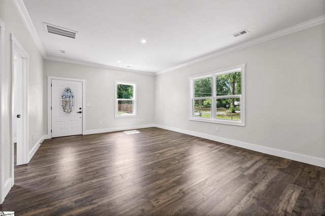 81 Palmetto Street, Clinton, SC 29325