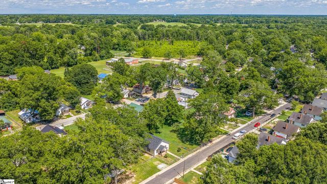 81 Palmetto Street, Clinton, SC 29325