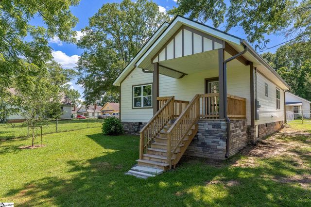 81 Palmetto Street, Clinton, SC 29325