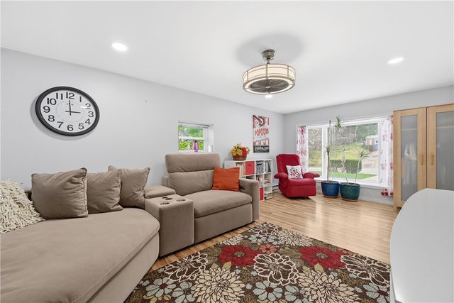 212 Richland Dr, Penn Hills, PA 15235
